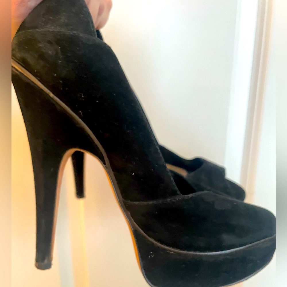 House of Harlow Black Velvet Peep Toe Platform Heels in Classic Styling 37